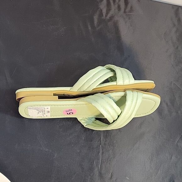 BRAND NEW WILD DIVA LOUNGE IRA CROSSBAND SLIDES SANDAL - Picture 11 of 15